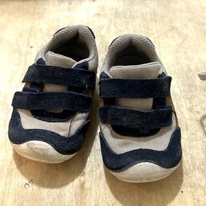 6M Toddler boys stride rite sneakers